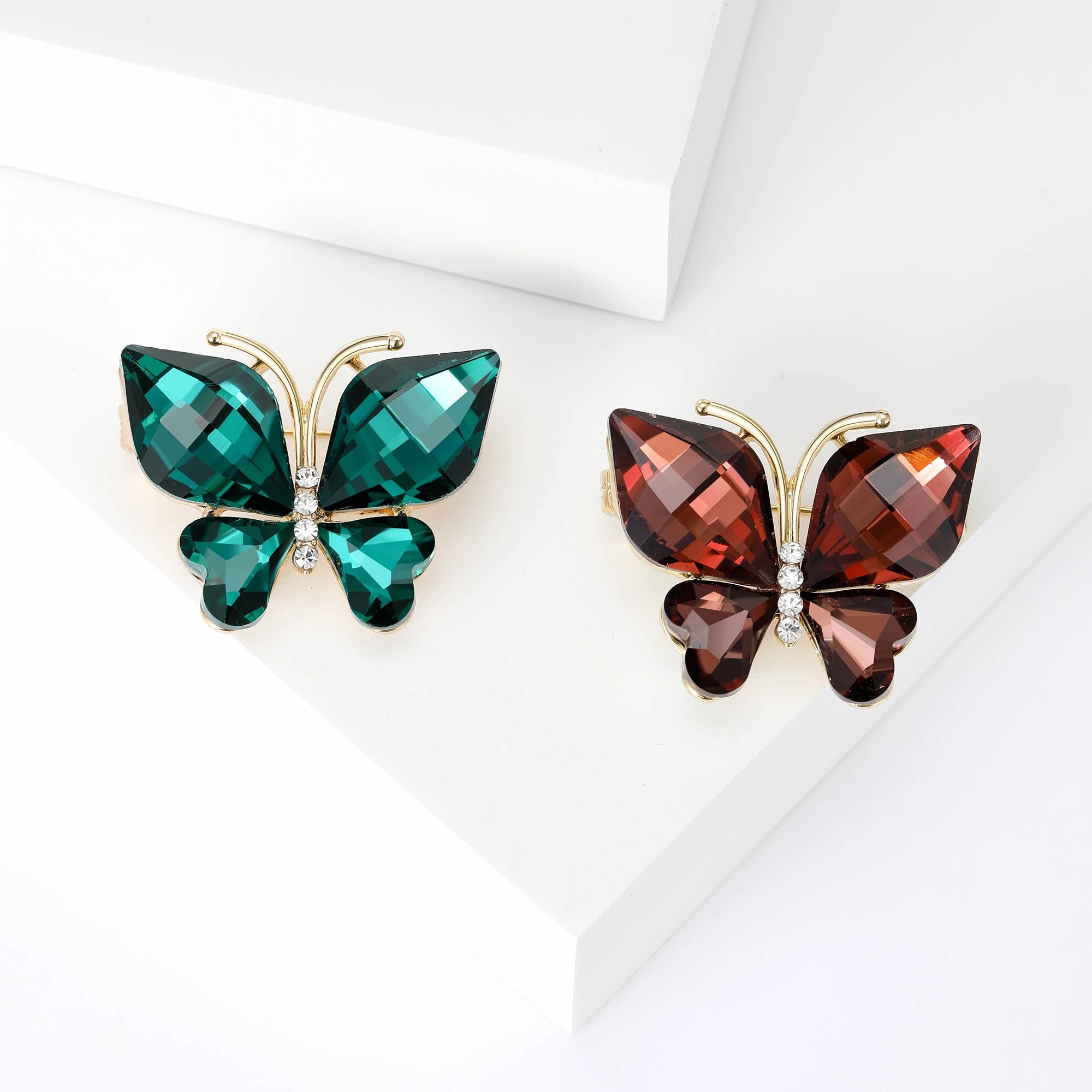 Beaut&Berry Luxury Sparkling Crystal Butterfly Brooches for Women Unisex Insect Pins Casual Party Accessories New Gifts Friends
