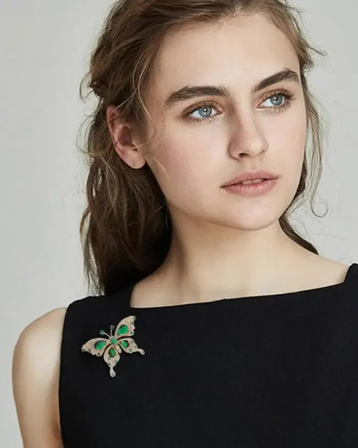Retro Green Emerald Crystal Butterfly Brooches for Women Elegant Badges Classic Lady Dress Suit Jewelry Accessories Gifts